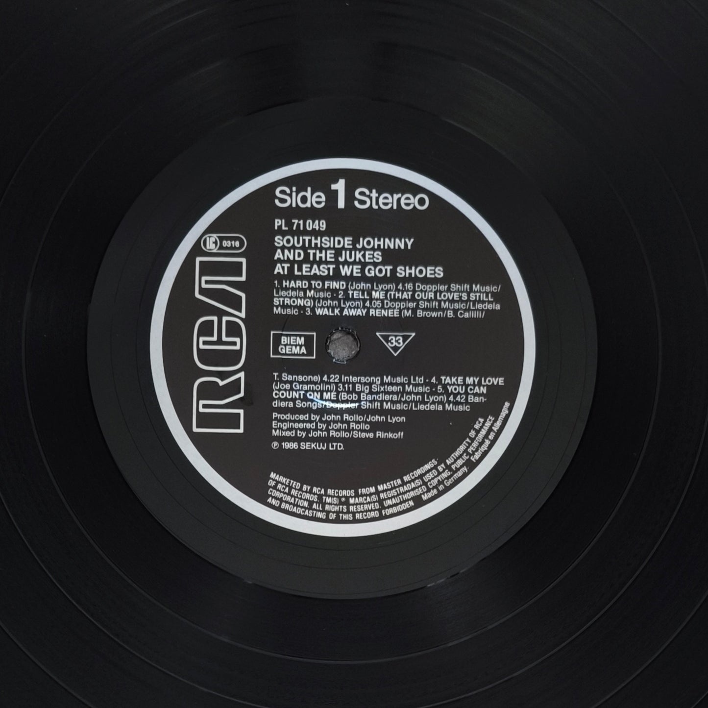 SOUTHSIDE JOHNNY AND THE JUKES - At Least We Got Shoes