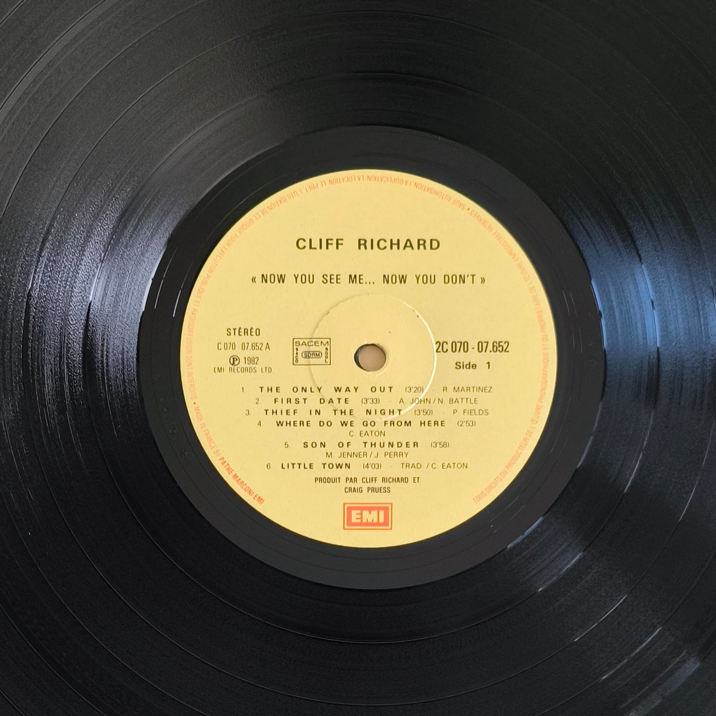 CLIFF RICHARD - Now You See Me... ...Now You Don't