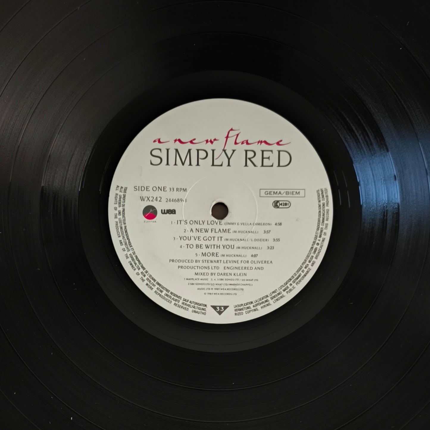 SIMPLY RED - A New Flame