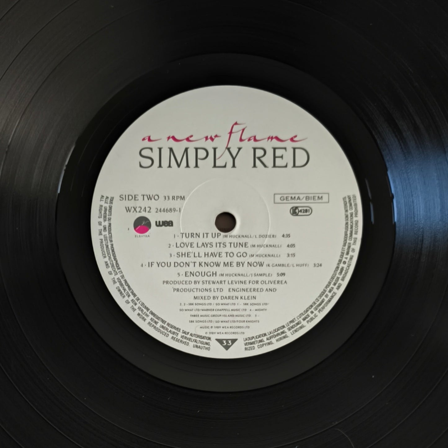 SIMPLY RED - A New Flame