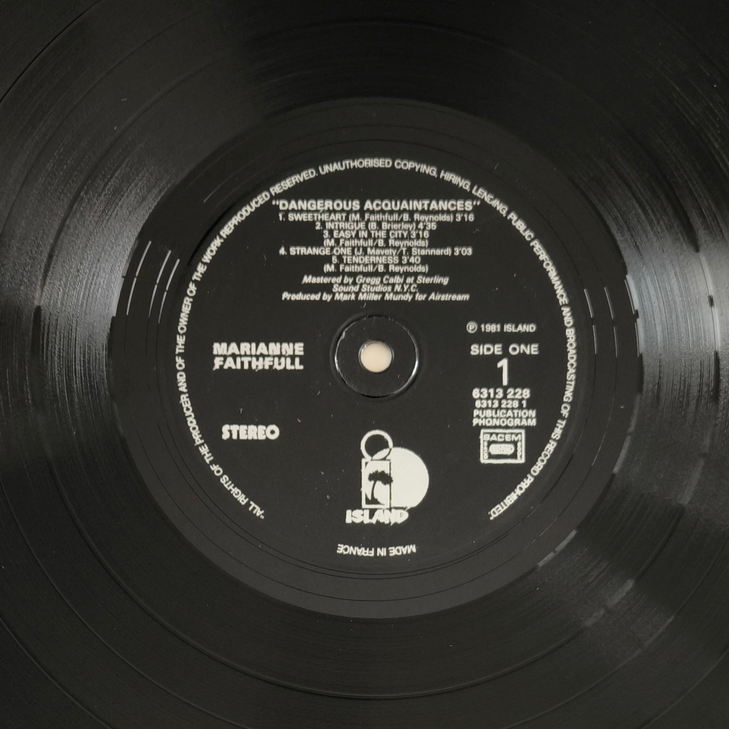 MARIANNE FAITHFULL - Dangerous Acquaintances