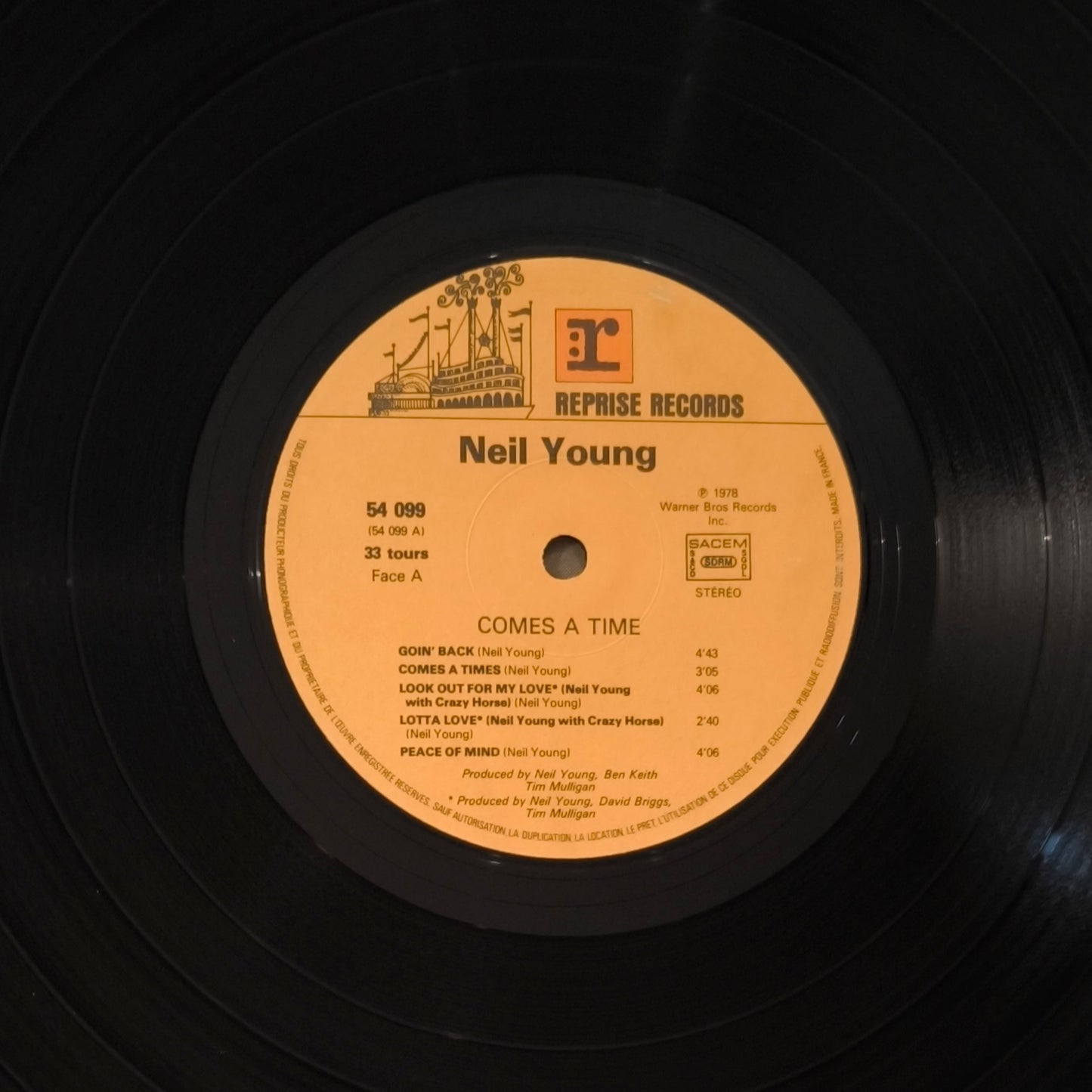 NEIL YOUNG - Comes A Time