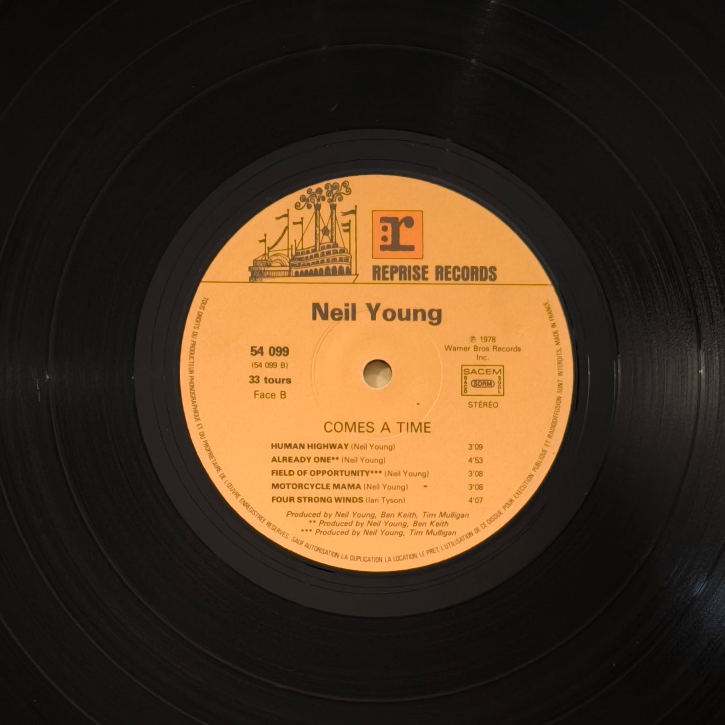 NEIL YOUNG - Comes A Time