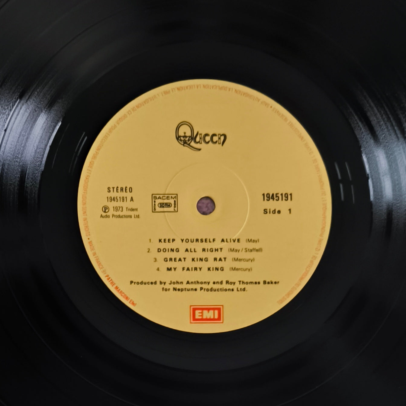 QUEEN - Queen