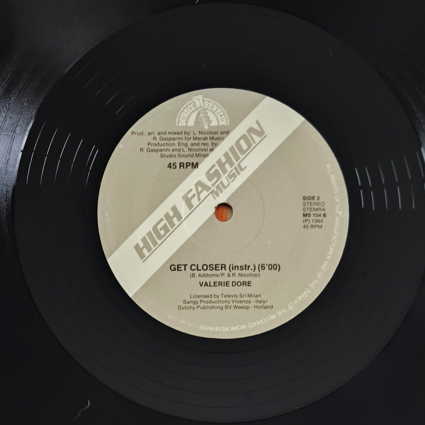 VALERIE DORE - Get Closer