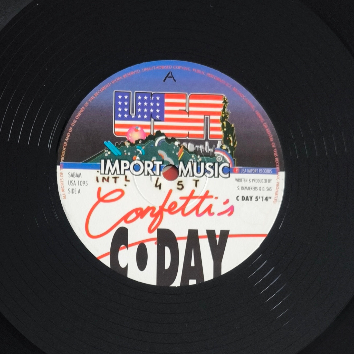 CONFETTI'S - C●Day