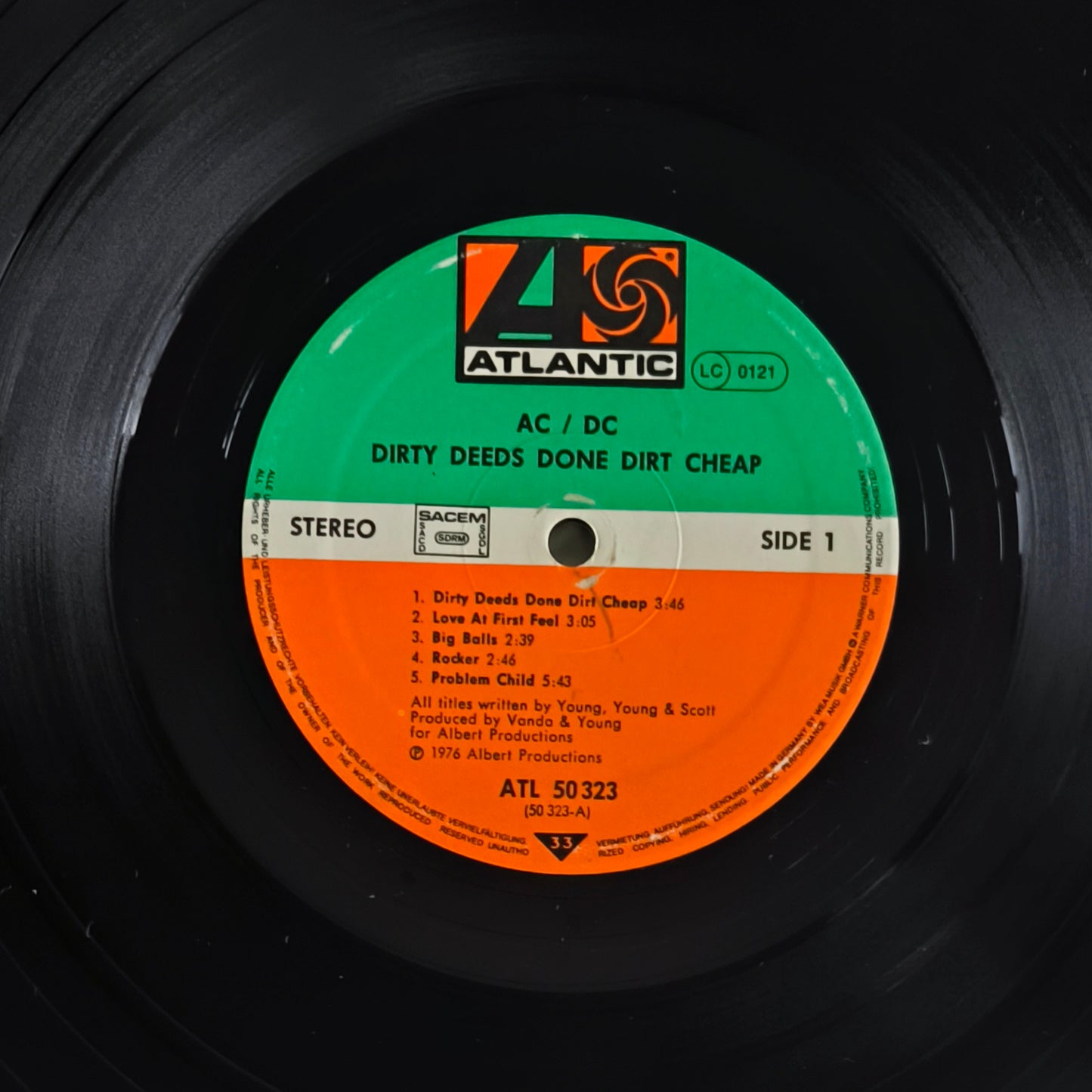 AC/DC - Dirty Deeds Done Dirty Cheap