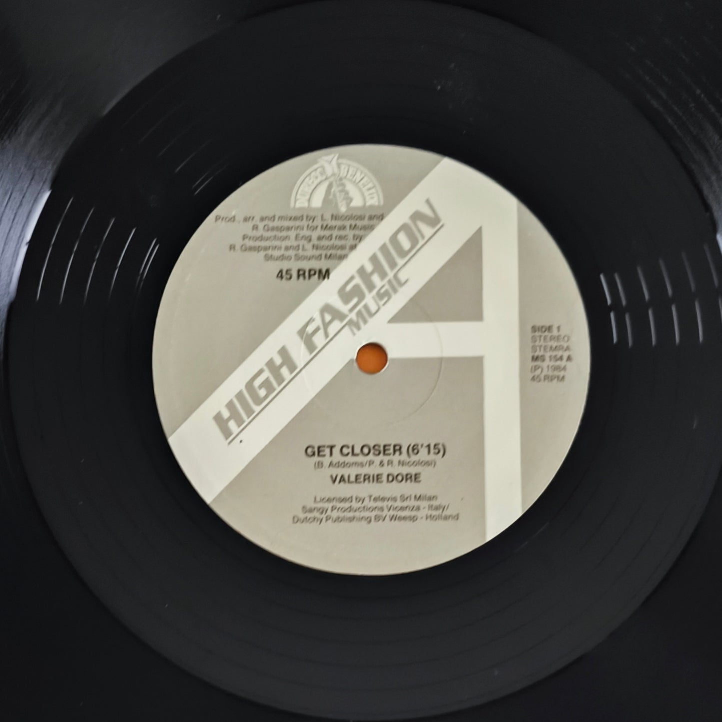 VALERIE DORE - Get Closer