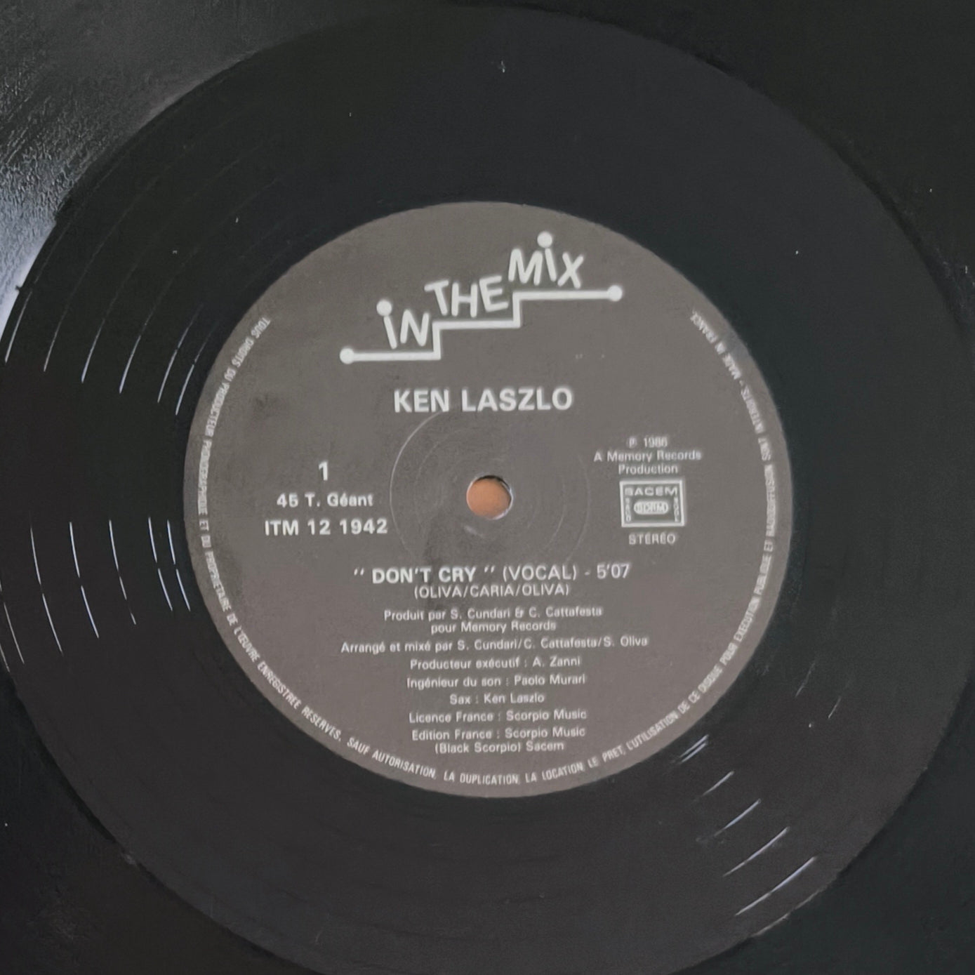 KEN LASZLO - Don't Cry