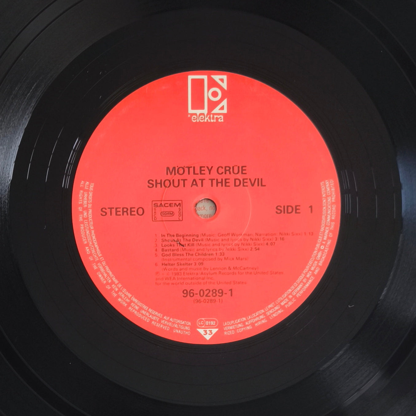 MOTLEY CRUE - Shout At The Devil