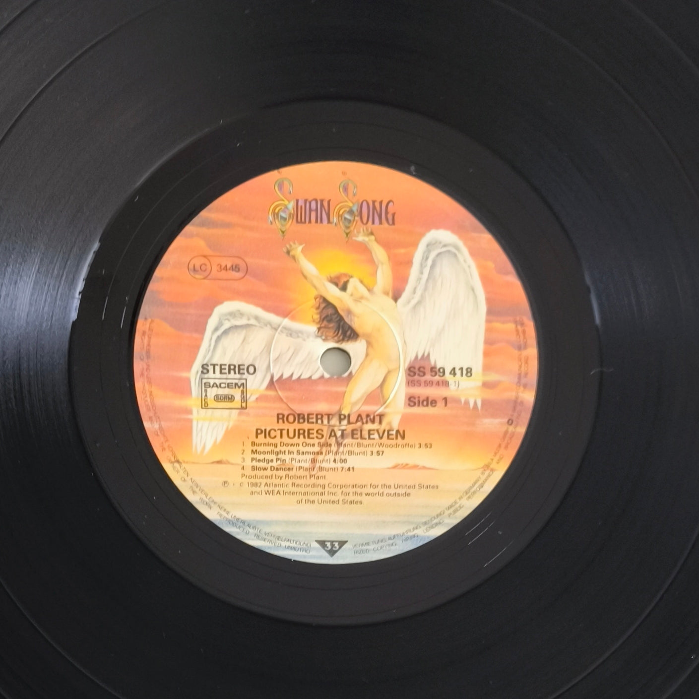 ROBERT PLANT - Pictures At Eleven