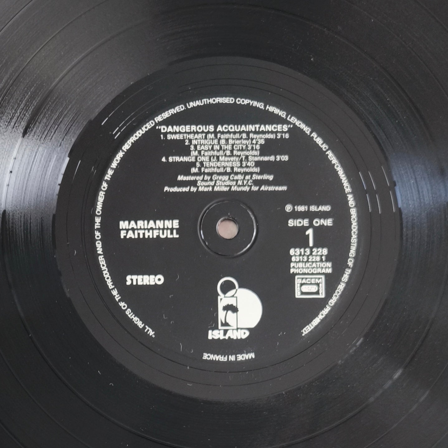 MARIANNE FAITHFULL - Dangerous Acquaintances