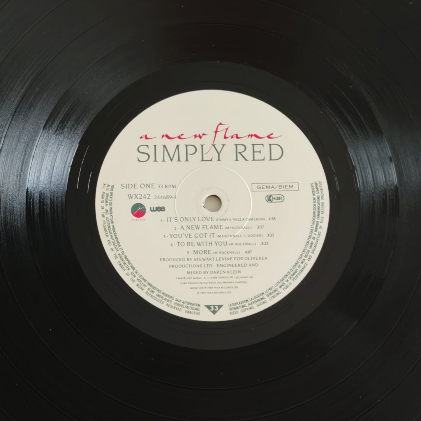 SIMPLY RED - A New Flame