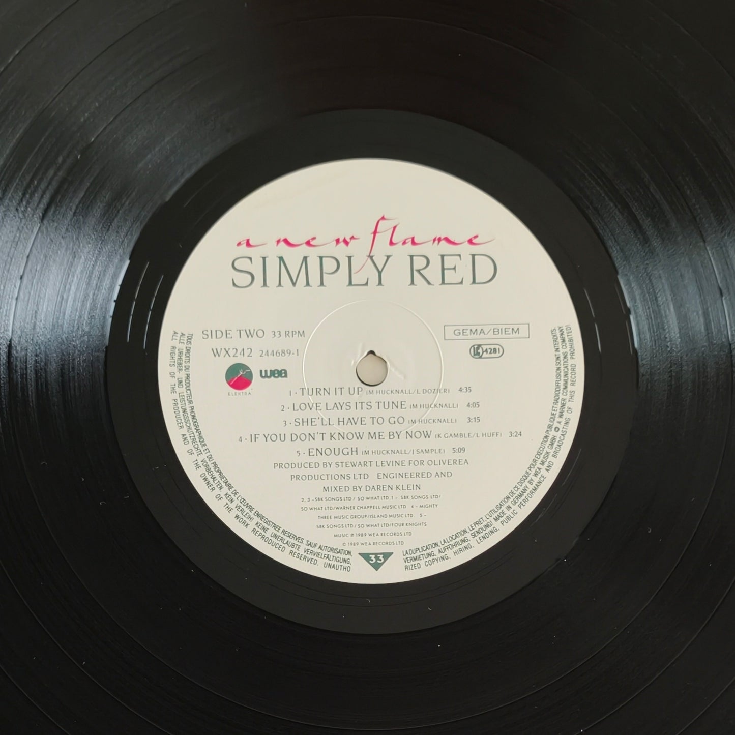 SIMPLY RED - A New Flame