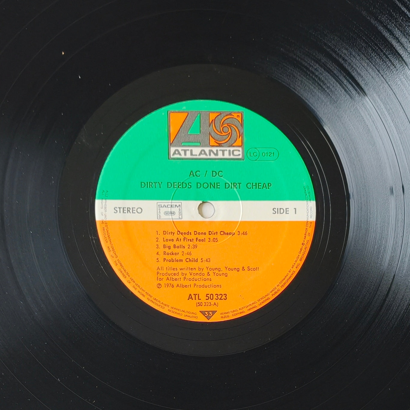 AC/DC - Dirty Deeds Done Dirty Cheap