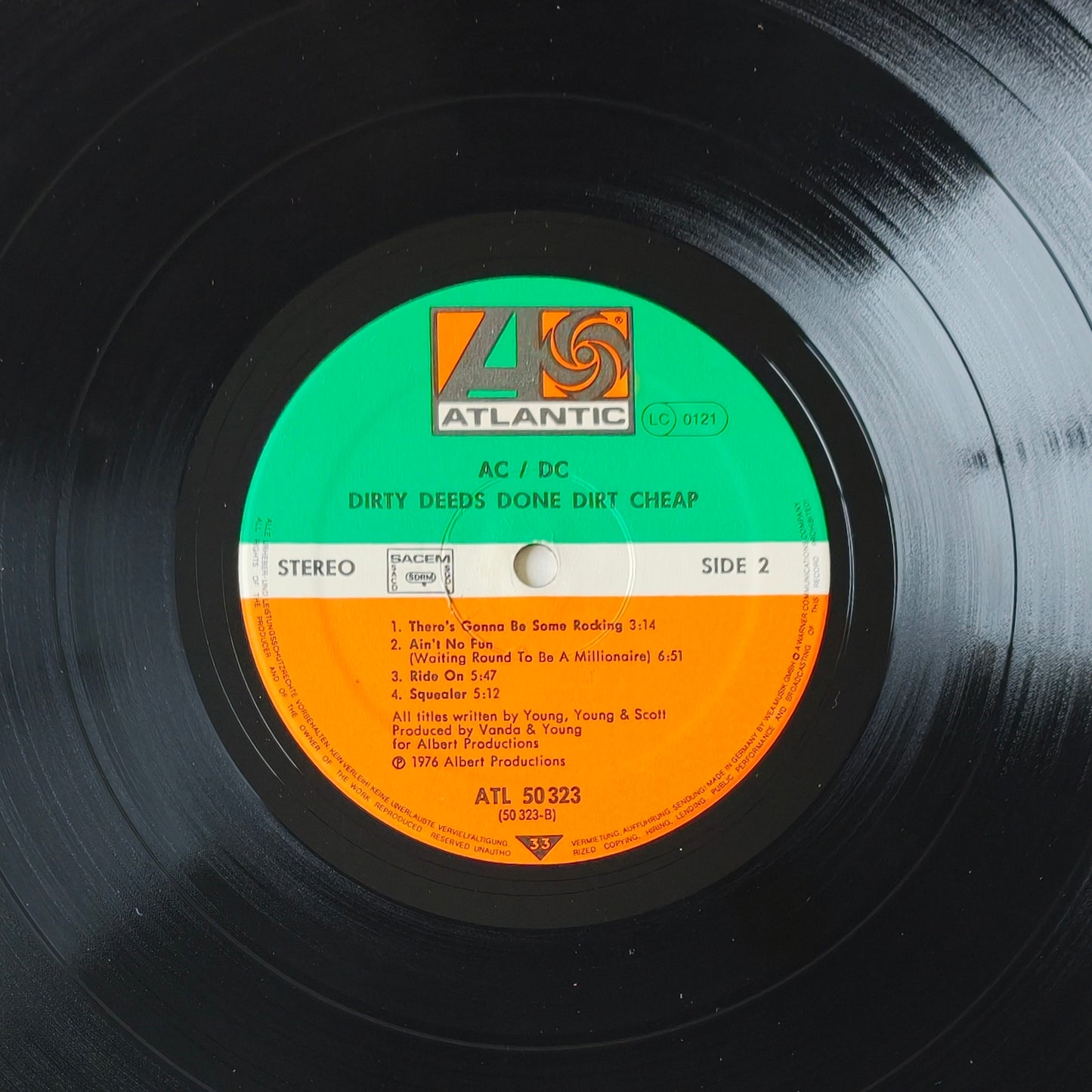 AC/DC - Dirty Deeds Done Dirty Cheap