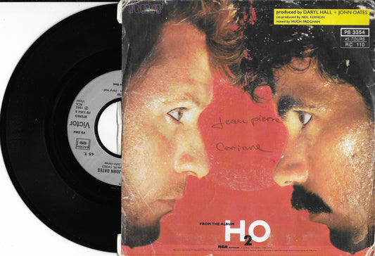 DARRY HALL + JOHN OATES - Maneater