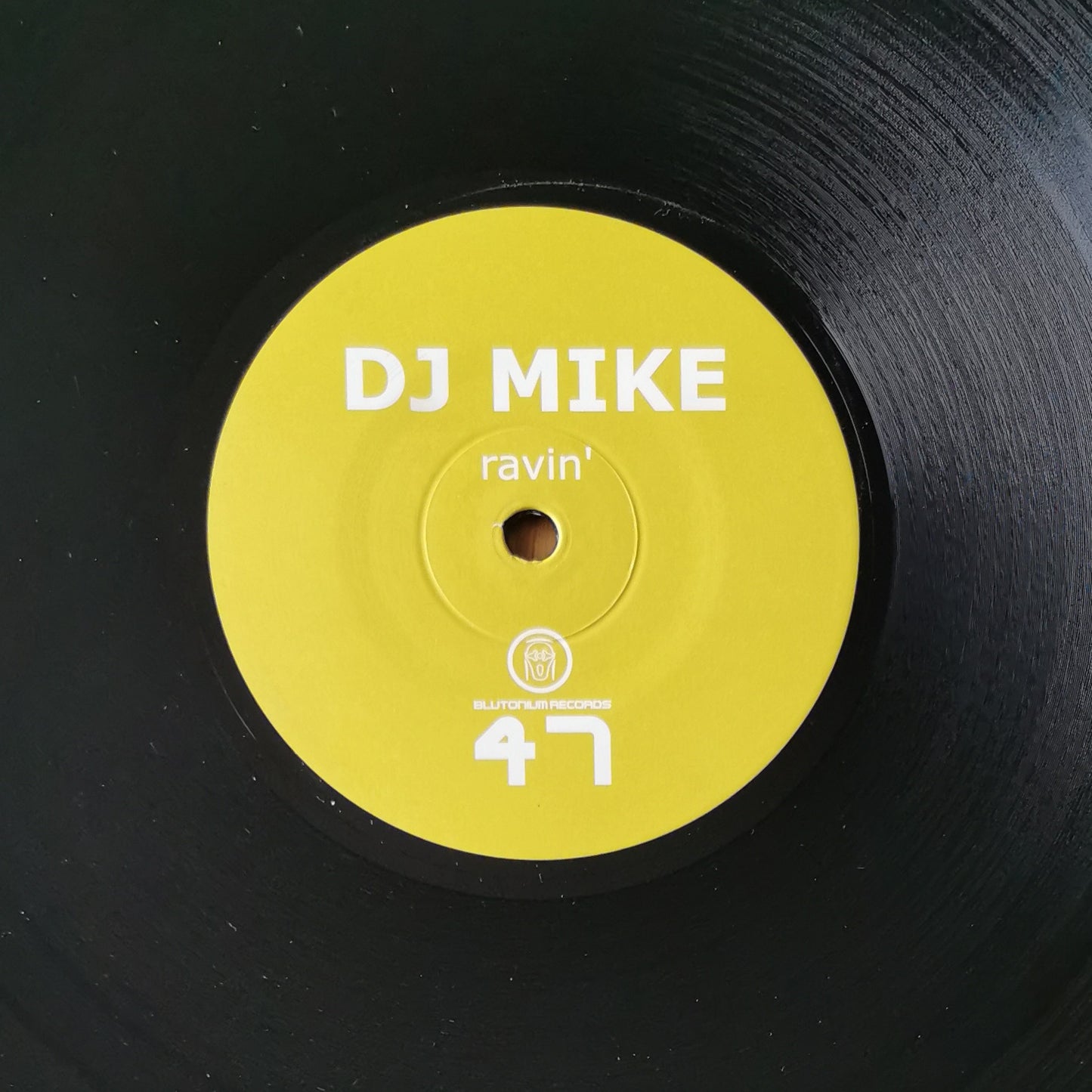DJ MIKE - Ravin'